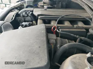 2005 BMW 3 Series 325i с VIN WBAEV33495KW16957, выставлен на аукционе IAAI как лот 43331612 с пробегом 200 766 миль миль и . История ставок и продаж доступна на DreamBid. Изображение 14.