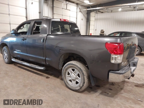 2013 Toyota Tundra z VIN 5TFUM5F11DX045948, wystawiony jako IAAI lot #41687797 z przebiegiem 177 579 mil mil oraz . Historia ofert i sprzedaży dostępna na DreamBid. Obrazek 3.