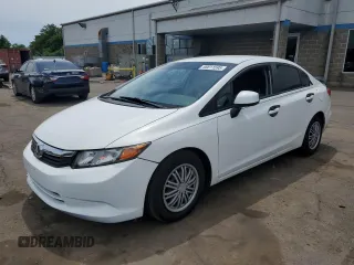 2012 Honda Civic LX z VIN 2HGFB2F51CH335711, wystawiony jako Copart lot #58811595 z przebiegiem 145 624 mil mil oraz Tytuł czysty. Historia ofert i sprzedaży dostępna na DreamBid. Obrazek 1.