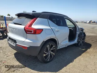 2021 Volvo XC40 R-Design z VIN YV4AC2HM4M2481361, wystawiony jako Copart lot #60087734 z przebiegiem 28 807 mil mil oraz Szkoda całkowita • Salvage title. Historia ofert i sprzedaży dostępna na DreamBid. Obrazek 3.