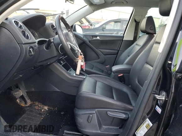 2013 Volkswagen Tiguan S с VIN WVGBV3AX2DW577716, выставлен на аукционе Copart как лот 85504974 с пробегом 101 532 миль миль и Списание • Salvage title. История ставок и продаж доступна на DreamBid. Изображение 7.