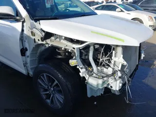 2019 Toyota Highlander SE with VIN 5TDKZRFH0KS315218, listed as a IAAI auction lot 41666981 with 45,218 mi miles. Bid and sale history available at carsss.com. Image 17.
