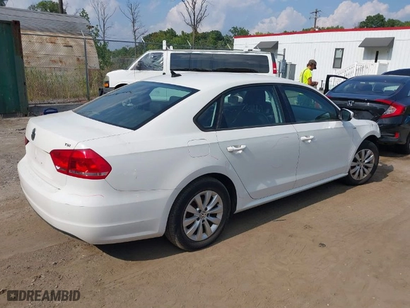 2015 Volkswagen Passat 1.8T Wolfsburg Ed with VIN 1VWAT7A39FC006249, listed as a IAAI auction lot 40204853 with 137,392 mi miles. Bid and sale history available at carsss.com. Image 4.