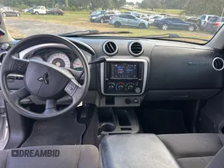 2008 Mitsubishi Raider LS z VIN 1Z7HC28K48S619975, wystawiony jako Copart lot #78905984 z przebiegiem 170 095 mil mil oraz Czysty tytuł • Clean title. Historia ofert i sprzedaży dostępna na DreamBid. Obrazek 9.