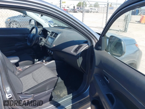 2024 Mitsubishi Outlander S z VIN JA4ARUAU3RU025509, wystawiony jako IAAI lot #42306345 z przebiegiem 6 559 mil mil oraz . Historia ofert i sprzedaży dostępna na DreamBid. Obrazek 5.
