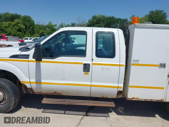 2013 Ford F-350 z VIN 1FD7X3B68DEA41140, wystawiony jako IAAI lot #42208592 z przebiegiem 179 966 mil mil oraz . Historia ofert i sprzedaży dostępna na DreamBid. Obrazek 14.
