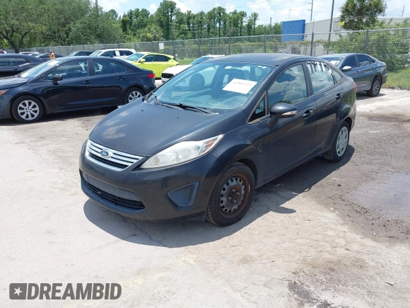 2013 Ford Fiesta SE z VIN 3FADP4BJ8DM218657, wystawiony jako IAAI lot #42361329 z przebiegiem 96 547 mil mil oraz . Historia ofert i sprzedaży dostępna na DreamBid. Obrazek 2.