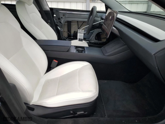 2024 Tesla Model 3 Long Range with VIN 5YJ3E1EB8RF868583, listed as a Copart auction lot 44813275 with 6,805 mi miles and Salvage Title. Bid and sale history available at carsss.com. Image 7.