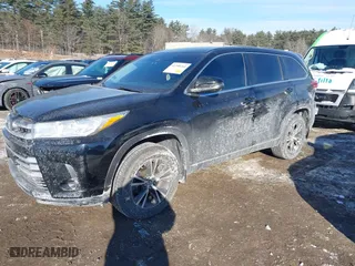2018 Toyota Highlander LE with VIN 5TDBZRFH7JS894125, listed as a IAAI auction lot 41398260 with NaN miles. Bid and sale history available at carsss.com. Image 18.