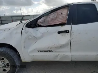 2010 Toyota Tundra z VIN 5TFRM5F10AX019942, wystawiony jako Copart lot #52418865 z przebiegiem Nie podano mil oraz Szkoda całkowita • Salvage title. Historia ofert i sprzedaży dostępna na DreamBid. Obrazek 7.