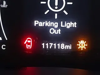 2017 Jeep Renegade Latitude with VIN ZACCJABB6HPE79271, listed as a IAAI auction lot 40998196 with 117,118 mi miles. Bid and sale history available at carsss.com. Image 16.
