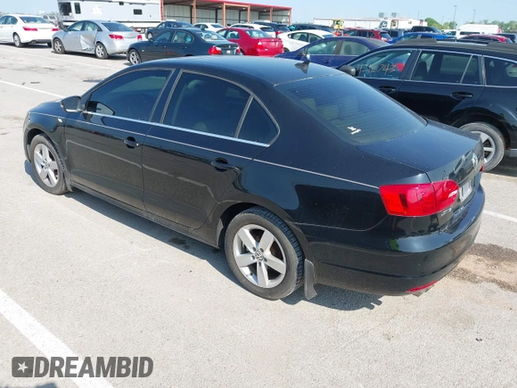 2013 Volkswagen Jetta TDI w/Premium с VIN 3VWLL7AJ9DM368679, выставлен на аукционе IAAI как лот 42092889 с пробегом 124 077 миль миль и . История ставок и продаж доступна на DreamBid. Изображение 3.