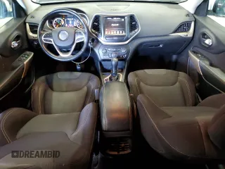 2017 Jeep Cherokee Latitude with VIN 1C4PJLCB9HW667975, listed as a Copart auction lot 62476195 with 189,332 mi miles and Clean title. Bid and sale history available at DreamBid. Image 8.