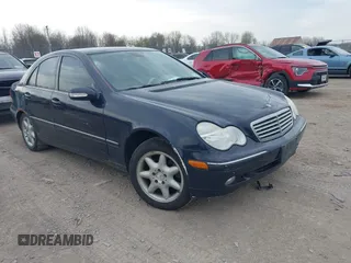 2004 Mercedes-Benz C 240 z VIN WDBRF81J84F457572, wystawiony jako IAAI lot #42126183 z przebiegiem 221 755 mil mil oraz . Historia ofert i sprzedaży dostępna na DreamBid. Obrazek 1.