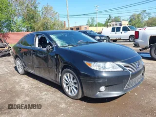 2013 Lexus ES 300h z VIN JTHBW1GG3D2029081, wystawiony jako IAAI lot #42278289 z przebiegiem 226 119 mil mil oraz . Historia ofert i sprzedaży dostępna na DreamBid. Obrazek 1.