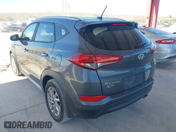 2017 Hyundai Tucson SE with VIN KM8J33A4XHU438510, listed as a IAAI auction lot 42021812 with 117,848 mi miles. Bid and sale history available at carsss.com. Image 3.