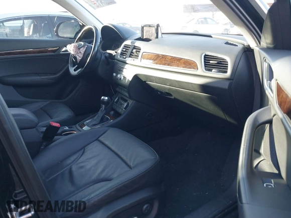 2017 Audi Q3 Premium Plus z VIN WA1JCCFS3HR002400, wystawiony jako IAAI lot #41464520 z przebiegiem 100 560 mil mil oraz . Historia ofert i sprzedaży dostępna na DreamBid. Obrazek 5.