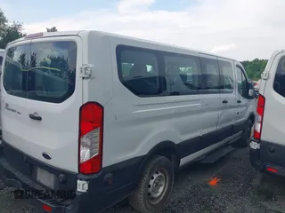 2019 Ford Transit Passenger XL z VIN 1FBZX2ZM8KKA34929, wystawiony jako IAAI lot #42263522 z przebiegiem 376 862 mil mil oraz . Historia ofert i sprzedaży dostępna na DreamBid. Obrazek 13.