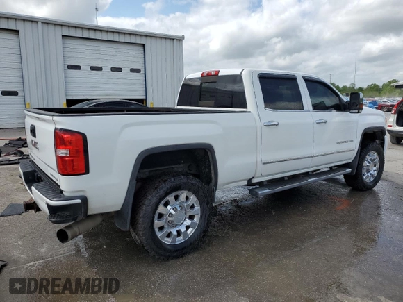 2016 GMC Sierra 2500HD Denali z VIN 1GT12UE84GF272949, wystawiony jako Copart lot #50641015 z przebiegiem 270 501 mil mil oraz Szkoda całkowita • Salvage title. Historia ofert i sprzedaży dostępna na DreamBid. Obrazek 3.