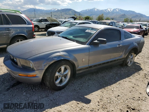 2007 Ford Mustang Deluxe z VIN 1ZVFT80NX75222261, wystawiony jako Copart lot #56236045 z przebiegiem 113 714 mil mil oraz Szkoda całkowita • Salvage title. Historia ofert i sprzedaży dostępna na DreamBid. Obrazek 1.