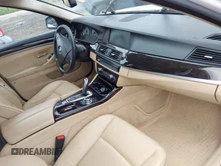 2011 BMW 5 Series 535i xDrive z VIN WBAFU7C57BDU56228, wystawiony jako IAAI lot #42258270 z przebiegiem 103 823 mil mil oraz . Historia ofert i sprzedaży dostępna na DreamBid. Obrazek 5.