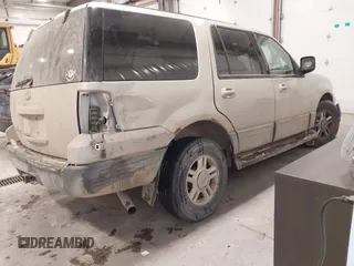 2004 Ford Expedition Special Service with VIN 1FMPU16L34LB27156, listed as a IAAI auction lot 41561202 with 230,318 mi miles. Bid and sale history available at carsss.com. Image 4.