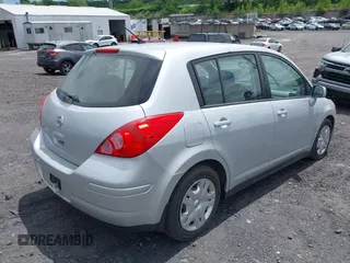 2010 Nissan Versa S z VIN 3N1BC1CP2AL403046, wystawiony jako IAAI lot #42318055 z przebiegiem 154 244 mil mil oraz . Historia ofert i sprzedaży dostępna na DreamBid. Obrazek 4.