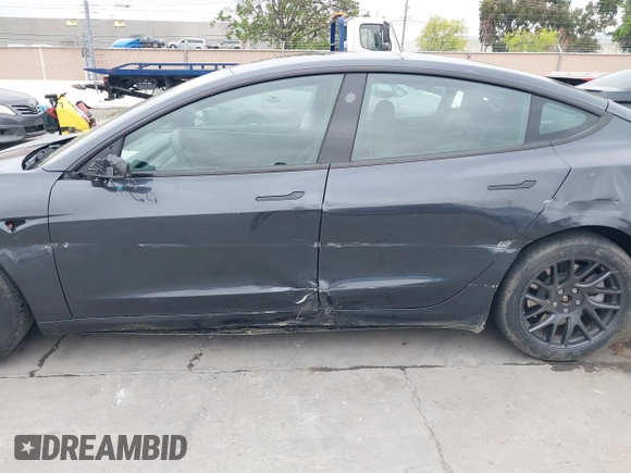 2024 Tesla Model 3 z VIN 5YJ3E1EA2RF784394, wystawiony jako IAAI lot #42034036 z przebiegiem 14 594 mil mil oraz . Historia ofert i sprzedaży dostępna na DreamBid. Obrazek 6.