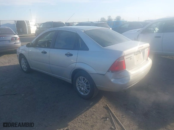 2005 Ford Focus S with VIN 1FAFP34N05W106200, listed as a IAAI auction lot 41848881 with 280,250 mi miles. Bid and sale history available at carsss.com. Image 3.