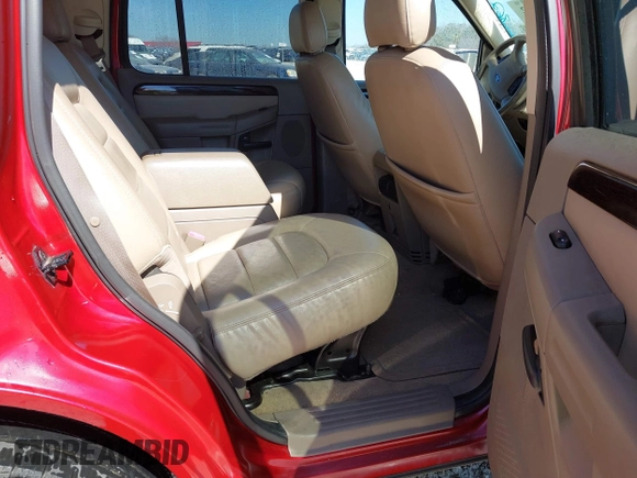 2004 Ford Explorer Limited z VIN 1FMZU65W34UC06404, wystawiony jako IAAI lot #41666862 z przebiegiem 92 132 mil mil oraz . Historia ofert i sprzedaży dostępna na DreamBid. Obrazek 8.