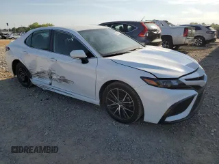 2022 Toyota Camry SE with VIN 4T1T11AK8NU707147, listed as a Copart auction lot 53454575 with 57,179 mi miles and Salvage Title. Bid and sale history available at carsss.com. Image 4.
