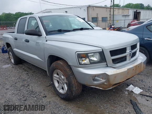 2010 Dodge Dakota Bighorn/Lonestar z VIN 1D7CW3GK4AS140049, wystawiony jako IAAI lot #42231805 z przebiegiem 149 489 mil mil oraz . Historia ofert i sprzedaży dostępna na DreamBid. Obrazek 1.