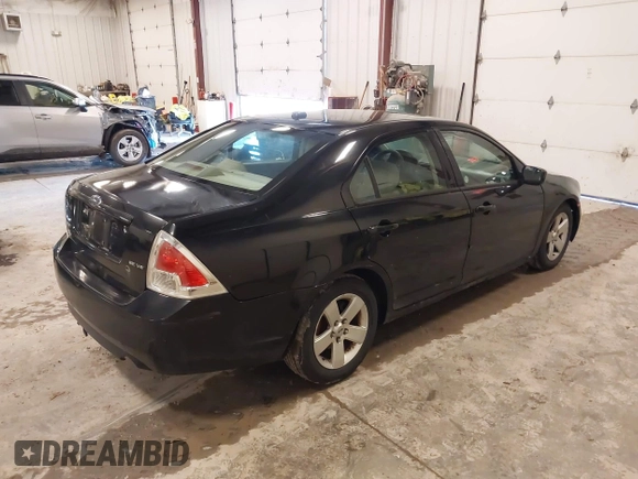 2007 Ford Fusion SE with VIN 3FAHP07147R177289, listed as a IAAI auction lot 41953287 with 218,656 mi miles. Bid and sale history available at carsss.com. Image 4.