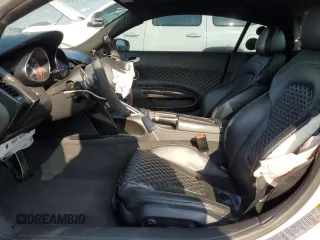 2015 Audi R8 z VIN WUAKNAFG7F7001816, wystawiony jako Copart lot #52622535 z przebiegiem 97 829 mil mil oraz Szkody całkowita. Historia ofert i sprzedaży dostępna na DreamBid. Obrazek 7.