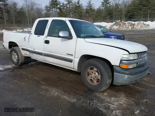 2001 Chevrolet Silverado 1500 LT with VIN 2GCEC19TX11144290, listed as a IAAI auction lot 41709661 with 405,583 mi miles. Bid and sale history available at carsss.com. Image 1.
