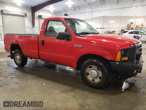 2005 Ford F-250 XL with VIN 1FTNF20565EA93144, listed as a Copart auction lot 62291085 with 131,720 mi miles and Salvage title. Bid and sale history available at DreamBid. Image 4.
