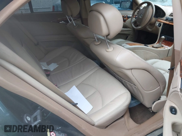 2007 Mercedes-Benz E 350 z VIN WDBUF56X67A997848, wystawiony jako IAAI lot #42318389 z przebiegiem 135 847 mil mil oraz . Historia ofert i sprzedaży dostępna na DreamBid. Obrazek 8.