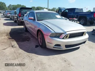 2013 Ford Mustang V6 с VIN 1ZVBP8AM1D5278884, выставлен на аукционе IAAI как лот 42507720 с пробегом 123 854 миль миль и . История ставок и продаж доступна на DreamBid. Изображение 1.