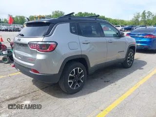 2020 Jeep Compass Trailhawk z VIN 3C4NJDDB0LT221532, wystawiony jako IAAI lot #42310215 z przebiegiem 78 464 mil mil oraz . Historia ofert i sprzedaży dostępna na DreamBid. Obrazek 4.
