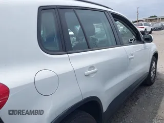 2015 Volkswagen Tiguan S z VIN WVGAV7AX7FW564563, wystawiony jako IAAI lot #42369715 z przebiegiem 27 976 mil mil oraz . Historia ofert i sprzedaży dostępna na DreamBid. Obrazek 14.