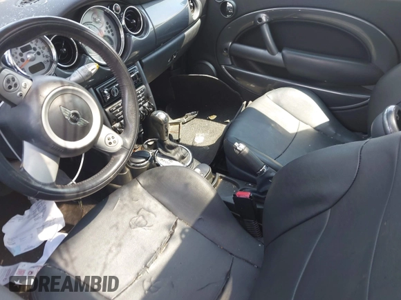 2006 MINI Hardtop with VIN WMWRC33596TJ75357, listed as a IAAI auction lot 42016124 with Not Provided miles and . Bid and sale history available at DreamBid. Image 14.