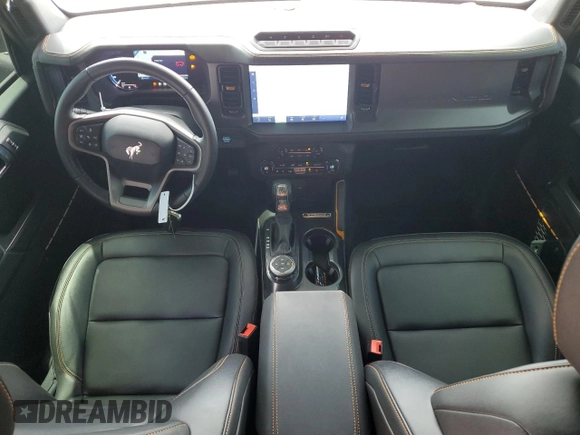 2024 Ford Bronco Badlands z VIN 1FMEE9BP3RLA46984, wystawiony jako Copart lot #55505075 z przebiegiem 4089 mil mil oraz Szkody całkowita. Historia ofert i sprzedaży dostępna na DreamBid. Obrazek 8.