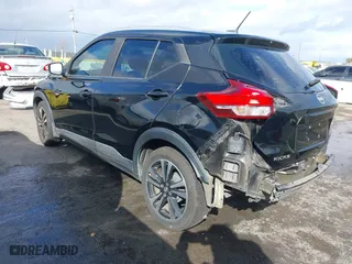 2018 Nissan Kicks SV with VIN 3N1CP5CU0JL495926, listed as a IAAI auction lot 41807108 with 77,223 mi miles. Bid and sale history available at carsss.com. Image 3.