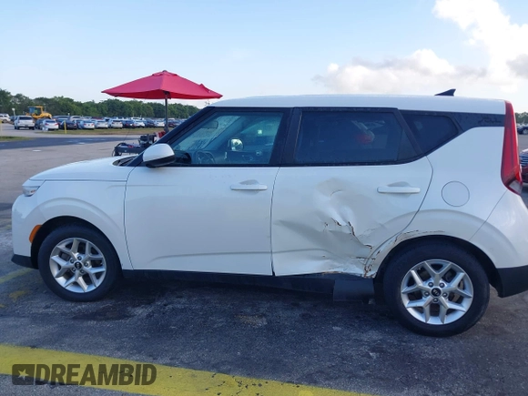 2020 Kia Soul S with VIN KNDJ23AUXL7057528, listed as a IAAI auction lot 42204152 with 85,044 mi miles and . Bid and sale history available at DreamBid. Image 14.