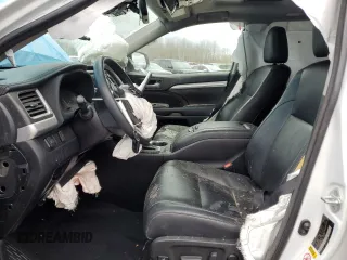 2018 Toyota Highlander SE z VIN 5TDKZRFH2JS548614, wystawiony jako Copart lot #45103245 z przebiegiem Nie podano mil oraz Szkoda całkowita • Salvage title. Historia ofert i sprzedaży dostępna na DreamBid. Obrazek 7.