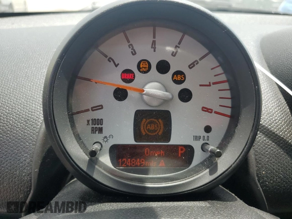 2014 MINI Countryman with VIN WMWZB3C57EWR36323, listed as a Copart auction lot 55098765 with 124,849 mi miles and Non Repairable. Bid and sale history available at DreamBid. Image 9.