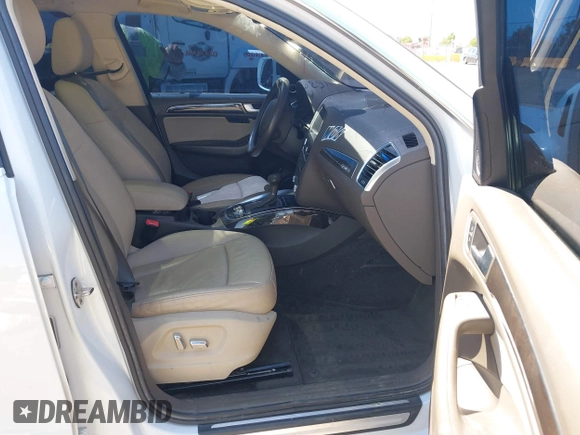 2014 Audi Q5 Premium Plus z VIN WA1DGAFP4EA059538, wystawiony jako IAAI lot #42158230 z przebiegiem 114 321 mil mil oraz . Historia ofert i sprzedaży dostępna na DreamBid. Obrazek 5.