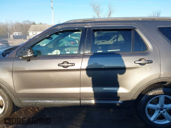 2016 Ford Explorer XLT with VIN 1FM5K8D81GGB38383, listed as a IAAI auction lot 41208566 with 42,752 mi miles and . Bid and sale history available at carsss.com. Image 13.