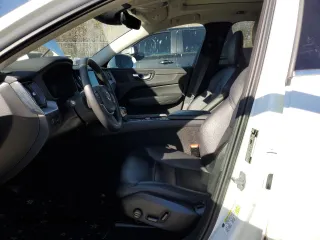 2021 Volvo XC60 Momentum z VIN YV4102DK3M1760366, wystawiony jako Copart lot #81169744 z przebiegiem 52 405 mil mil oraz Szkody całkowita. Historia ofert i sprzedaży dostępna na DreamBid. Obrazek 7.