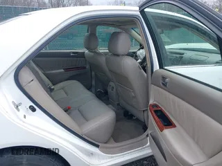 2005 Toyota Camry LE with VIN JTDBF30KX50165586, listed as a IAAI auction lot 41948322 with 84,326 mi miles and . Bid and sale history available at DreamBid. Image 8.